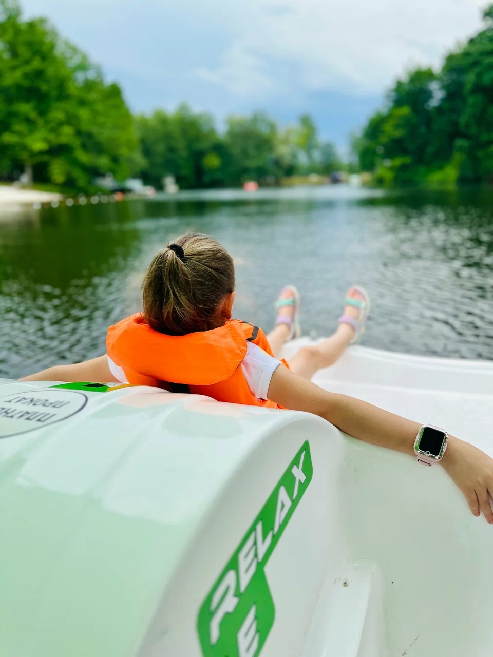 Катание по прудам отеля